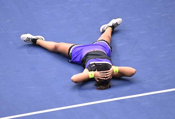 Bianca Andreescu beats Serena Williams