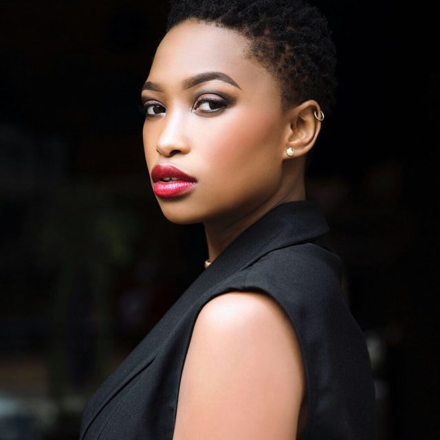 Zola Nombona