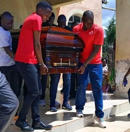 Athletes Amos Kipruto and Julius Yego help in carrying Kelvin Kiptum's coffin