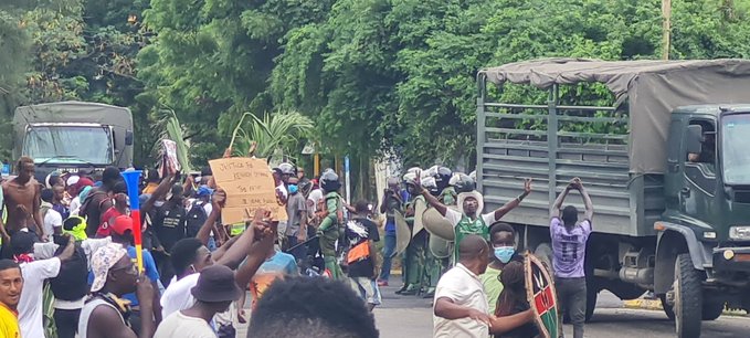 Police block protesters from Mombasa State House